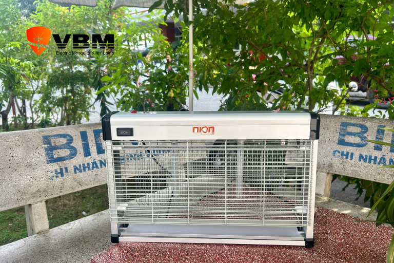 Đèn bắt muỗi sân vườn 