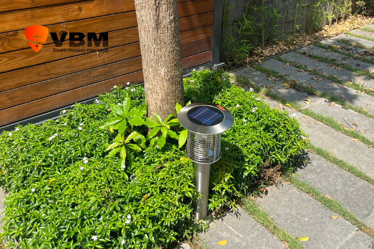 Đèn bắt muỗi sân vườn 