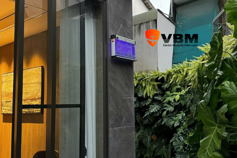 Đèn bắt muỗi sân vườn