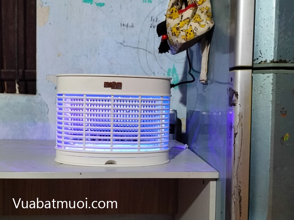Sử dụng đèn bắt muỗi Nion CN100 cho gia đình tại Nam Định