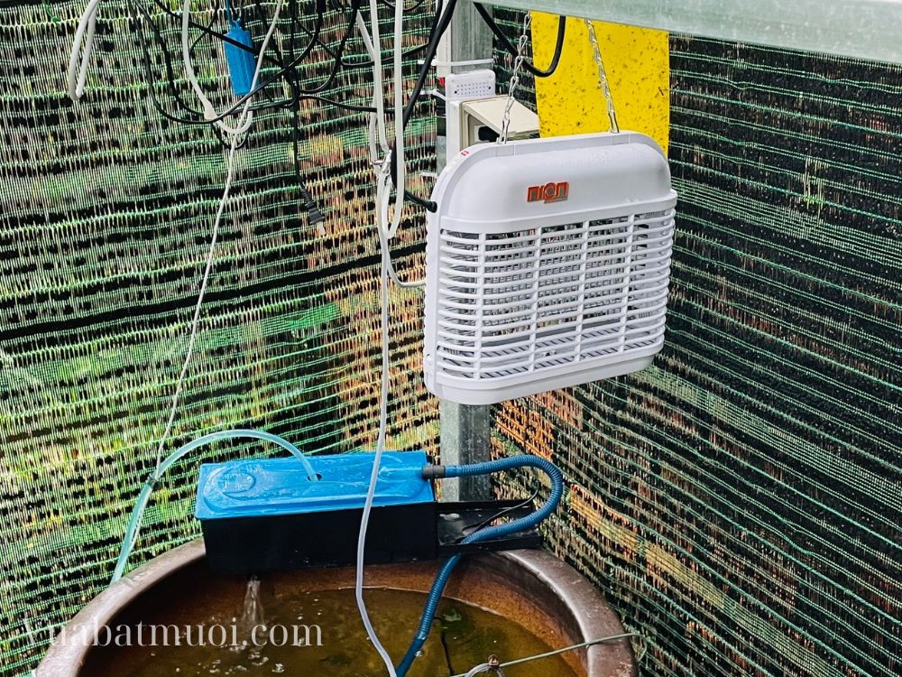 Đèn bắt muỗi CN100 Pro tiêu diệt muỗi và côn trùng hiệu quả cho gia đình tại Lâm Đồng