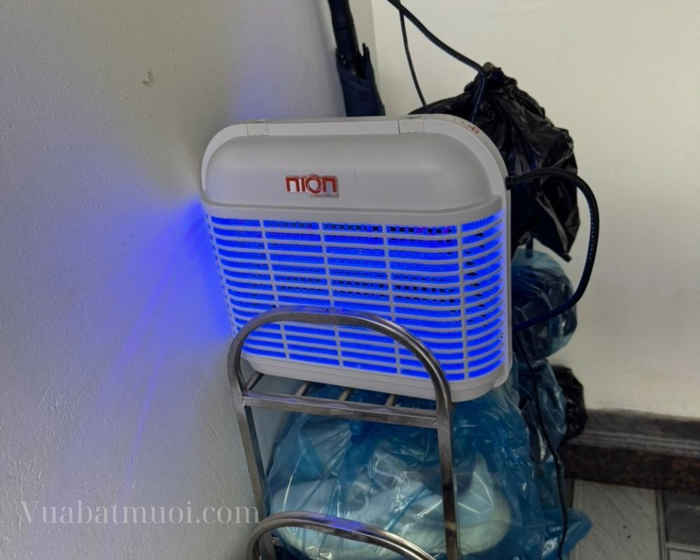 Bảo vệ sức khỏe cho gia đình với đèn bắt muỗi Nion tại Hà Nội