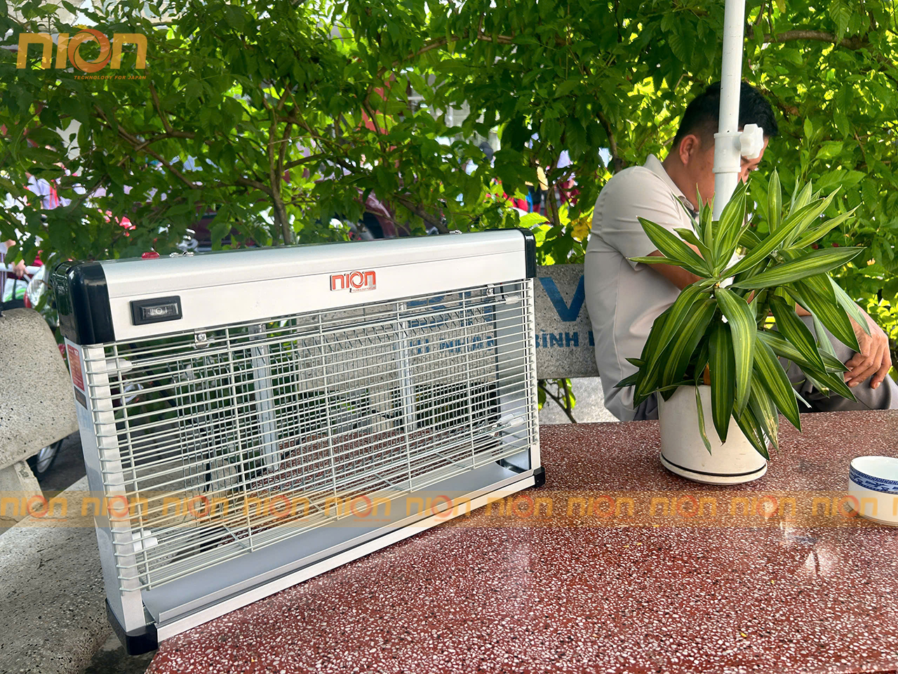 den bat muoi nion CN 100M pro 13 Đèn bắt muỗi