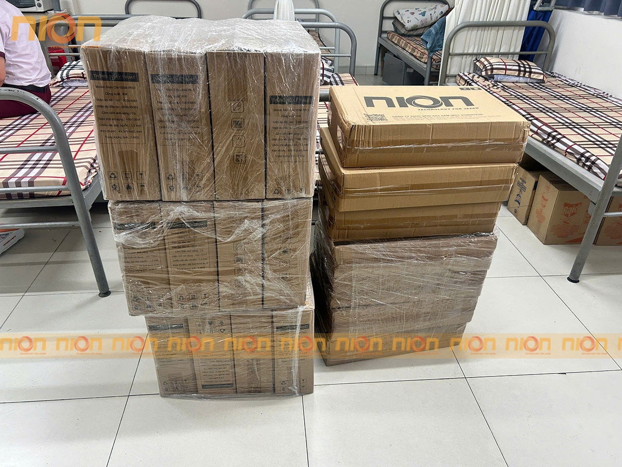 den bat muoi nion CN 100M pro 8 Đèn bắt muỗi