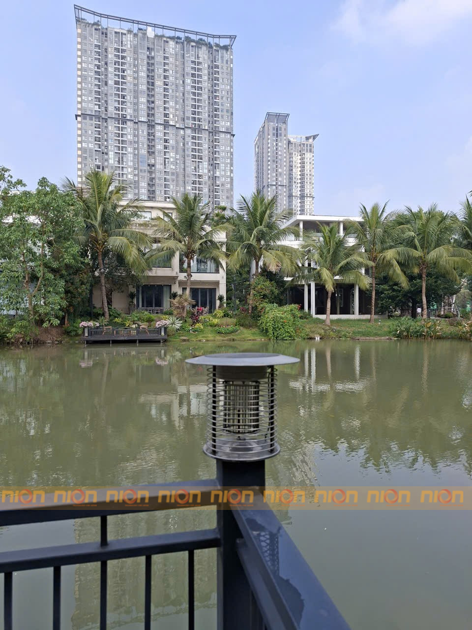 bắt muỗi sân vườn