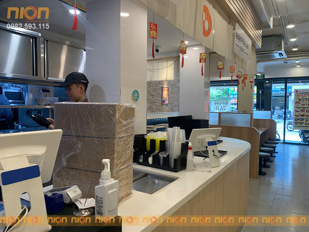 den bat muoi nha hang nion c5 18 2 bắt muỗi