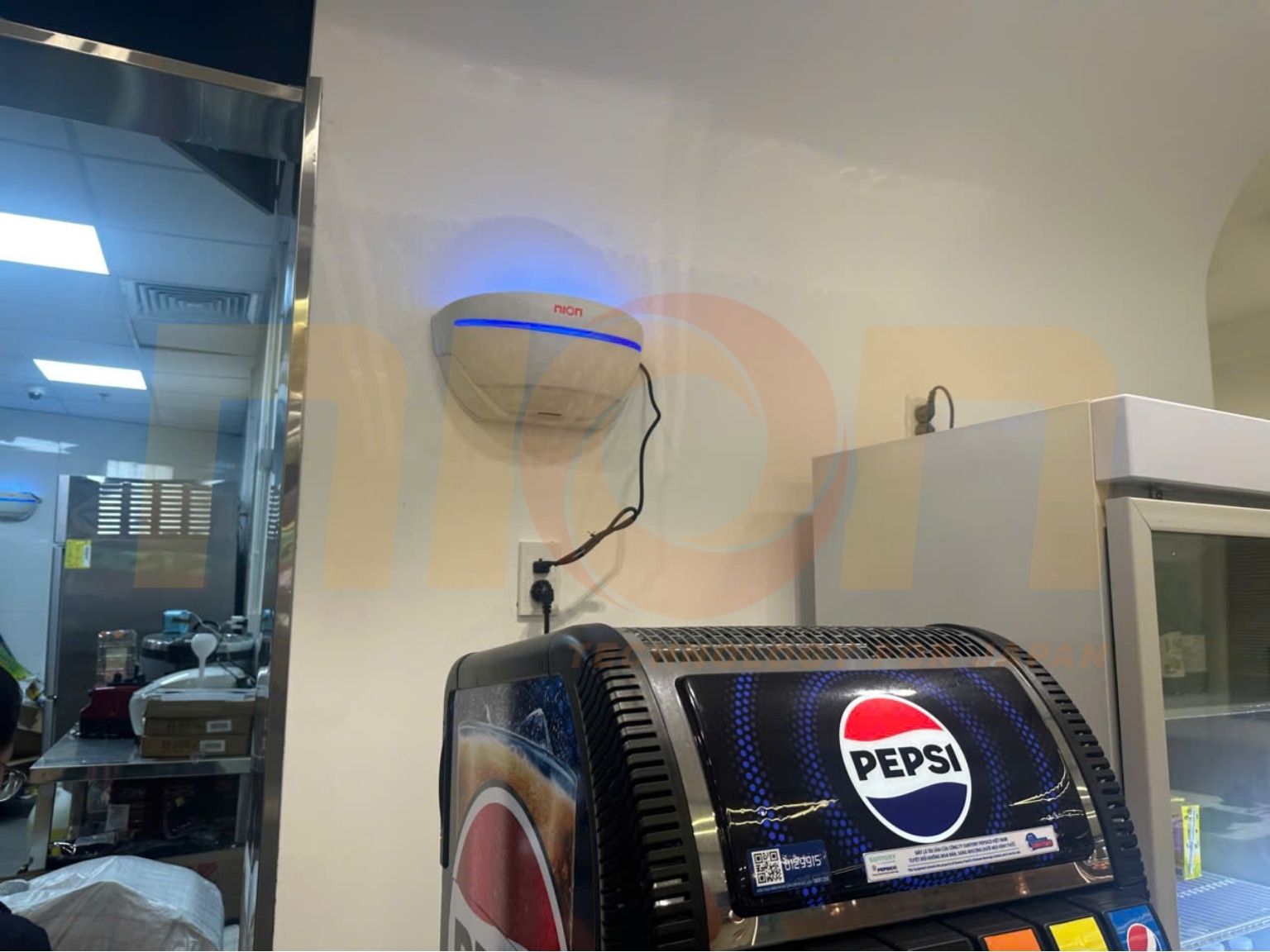 NHÀ HÀNG TẠI TTTM THISO LỰA CHỌN ĐÈN BẮT MUỖI VÀ CÔN TRÙNG CHO NHÀ HÀNG NION C5-18
