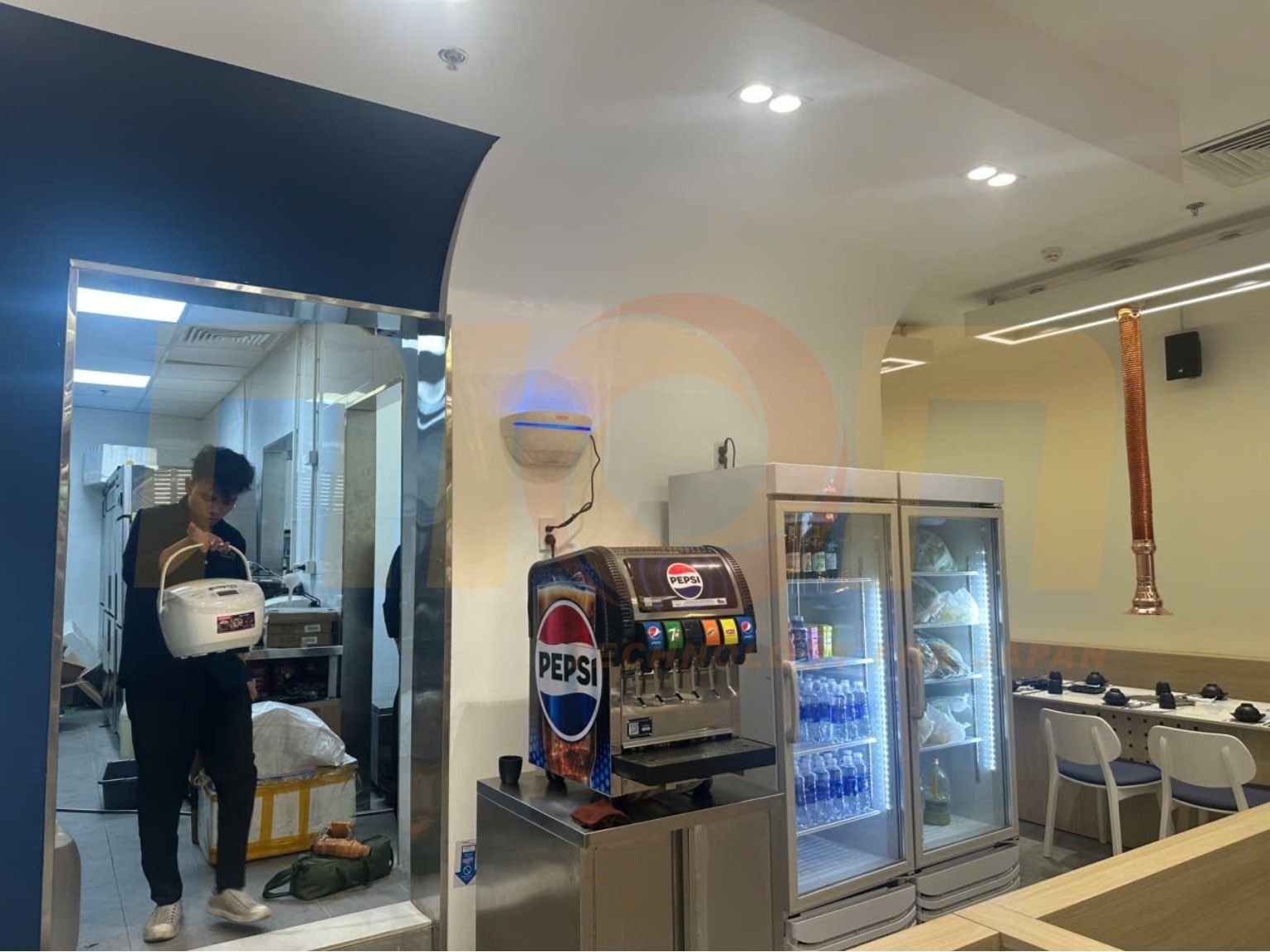 45 NHÀ HÀNG TẠI TTTM THISO LỰA CHỌN ĐÈN BẮT MUỖI VÀ CÔN TRÙNG NION C5-18