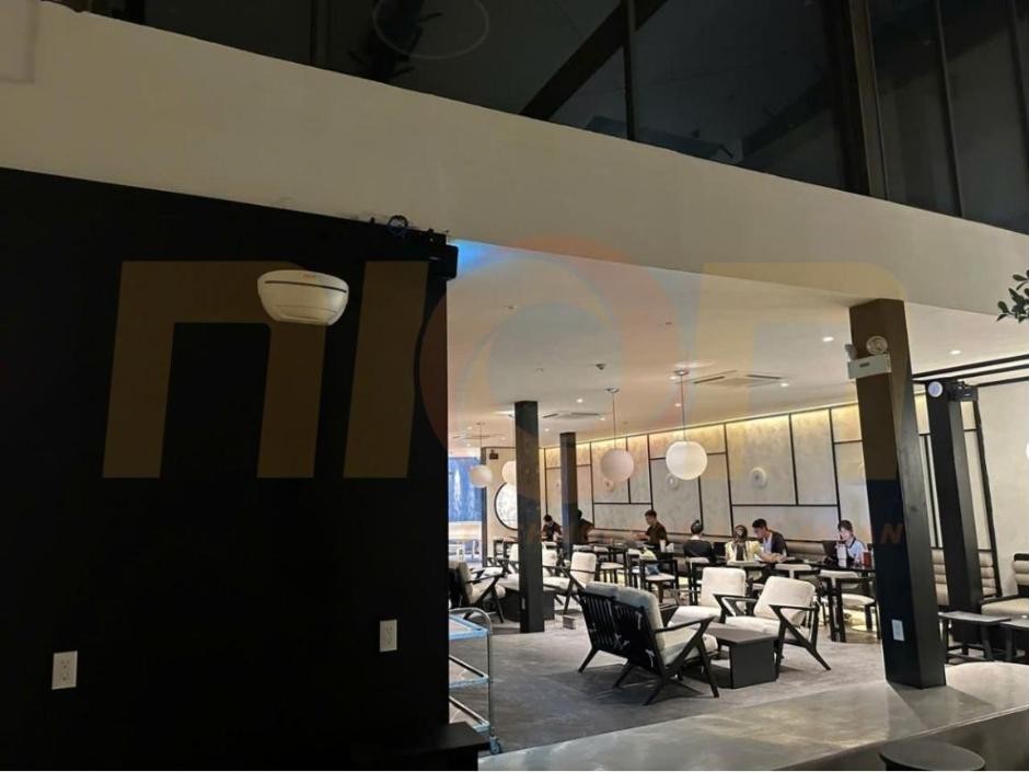 Bàn giao 2 đèn bắt muỗi C5-18 cho quán cafe của anh Thuận tại TP.HCM